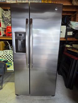 GE Refrigerator GSS23HSHECSS