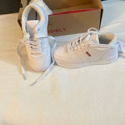Levi ‘s  Brand New  Tennar Shoe For Kids  Size 11