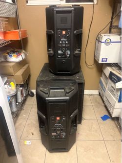 Dos bocinas jbl eon12 amplificadas y un bajo jbl
