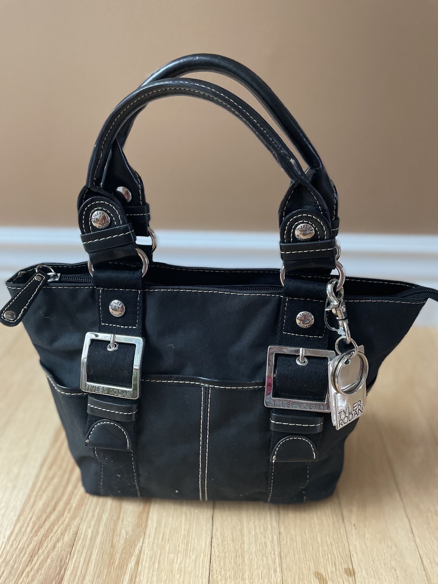 NEW GUESS Bag With Matching Wallet!! for Sale in Babylon, NY