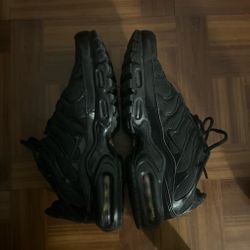 (10.5) Nike Air Max Plus Triple Black Sneakers