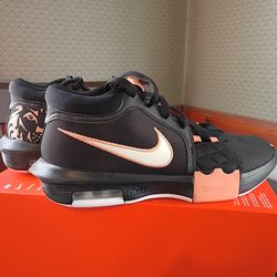 Nike LeBron Witness 8