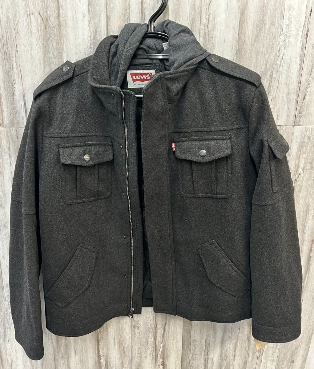 LEVI STRAUSS & CLOTHING (PO1021917)