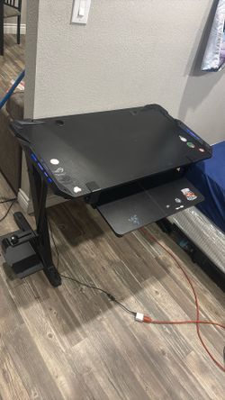 Champion Z-Leg LED Gaming Desk - Carbon Fiber Top (Great Condition)