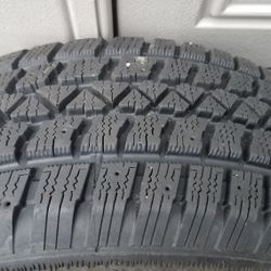 215-r55-16 Winter Tires In Excellent Condition 