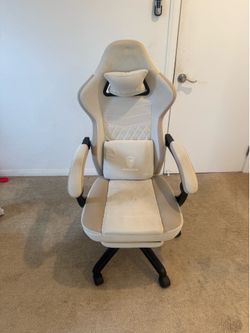 Dowinx Ergonomic Gaming Chair with Footrest – Beige – Excellent Condition