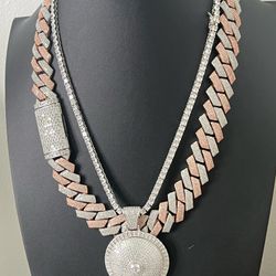 2 Necklaces 1 Pendant 