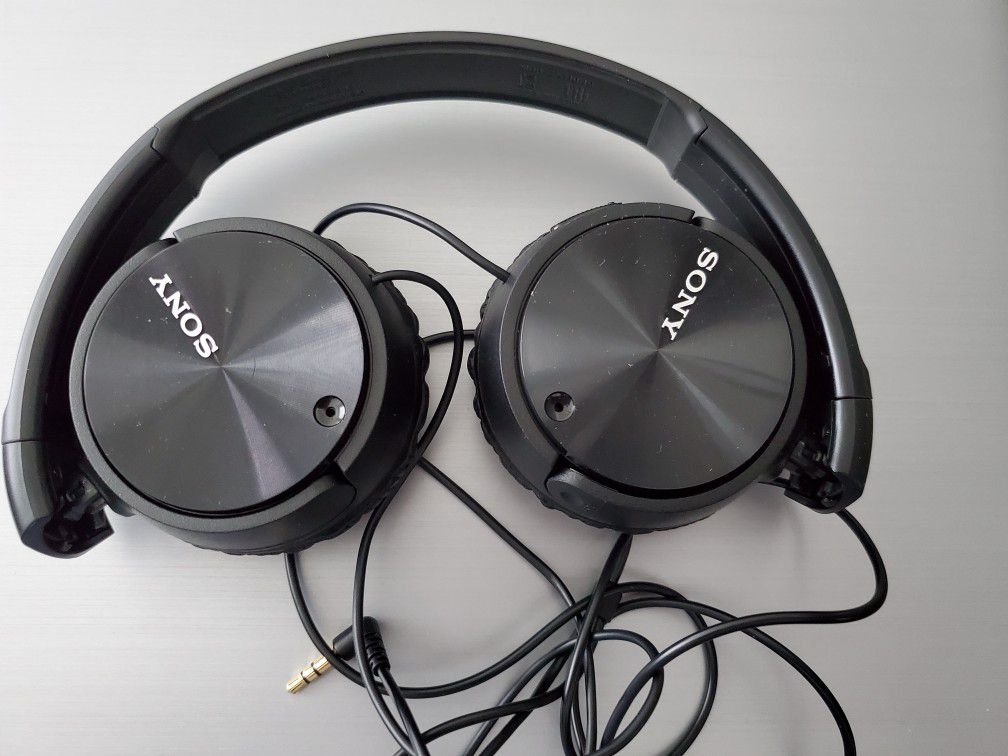 Like New Sony MDR-ZX110NC Extra Bass Noise-Cancelling Headphones Wired