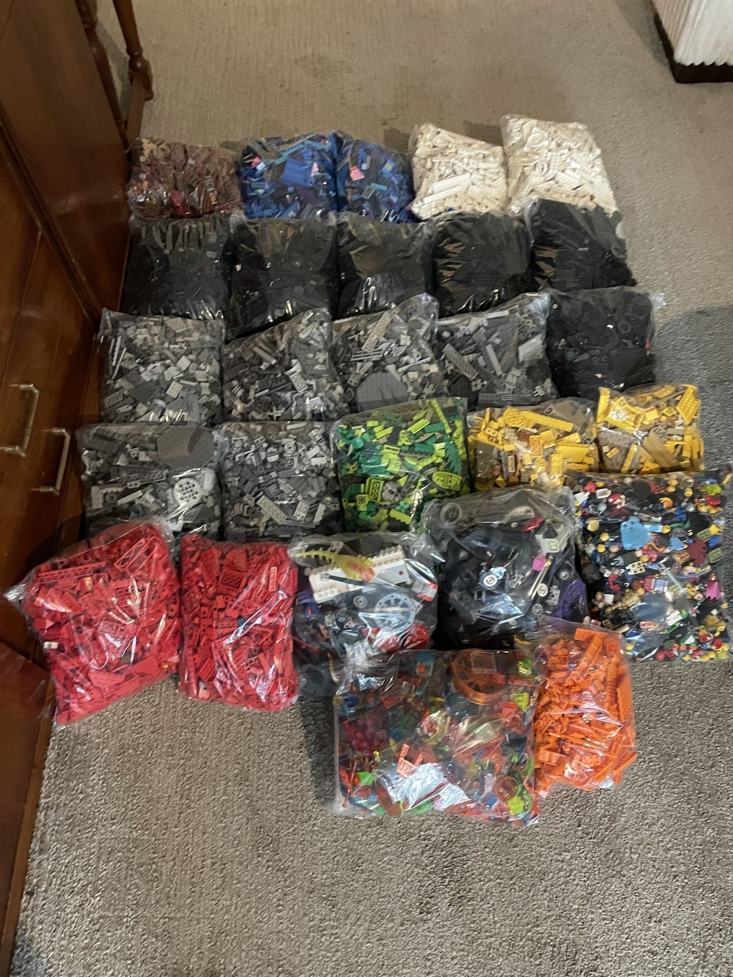 80lbs Mixed Lego Lot - Minifigs, Wheels, Many Sets