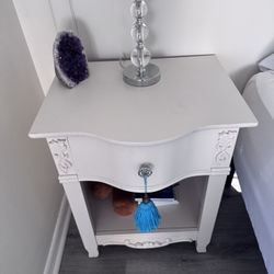 Disney Princess Nightstands And Char 