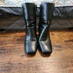 Bamboo Black Leather Chunky Heel Boot 10$