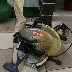 Ryobi  Circular Saw With 5 Blades