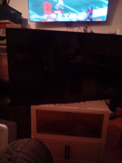 32" Insignia NON- Smart TV