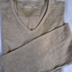 MEN'S SIZE: (XL)         **JOHN VARVATOS: VNECK LITE WEIGHT SHIRT** (•SUPER CLEAN •DRY CLEANED •8.5/10 CONDITION)   $80 O.B.O 