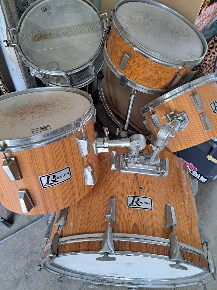 8PC+ DRUM 🥁 SET WITH MANY EXTRAS