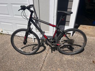 Trek 820 Hybrid Bike 48CM 18” wheels