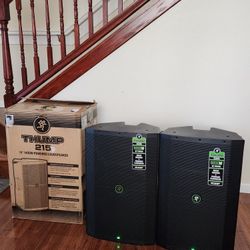 Mackie Thump (contact info removed)W 15" Powered PA Loudspeaker System (Pair)