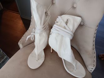 Size 7 white thong ankleboot