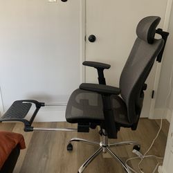 Desk Chair with Footrest