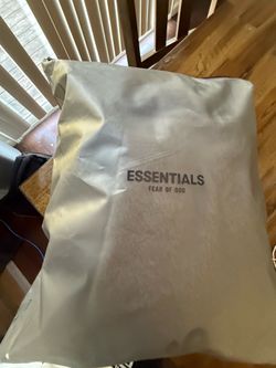 ESSENTIALS SWEATER