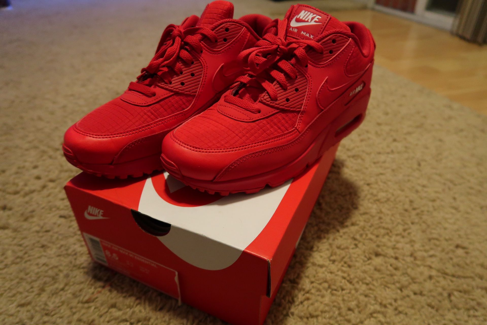 Air Max 90 Essential 8.5 Men (University Red)