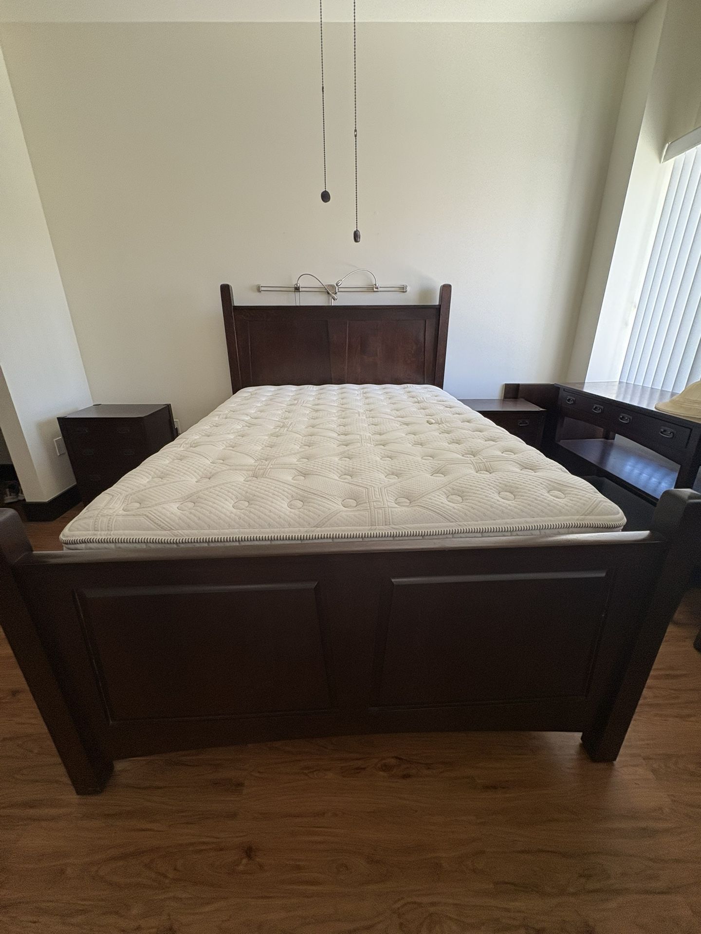Stickley Bed Frame With 2 Night Stands