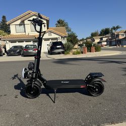 Dual-motor high-speed electric scooter