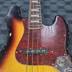 American Vintage '75 Jazz Bass