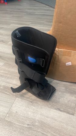 Walking boot size small