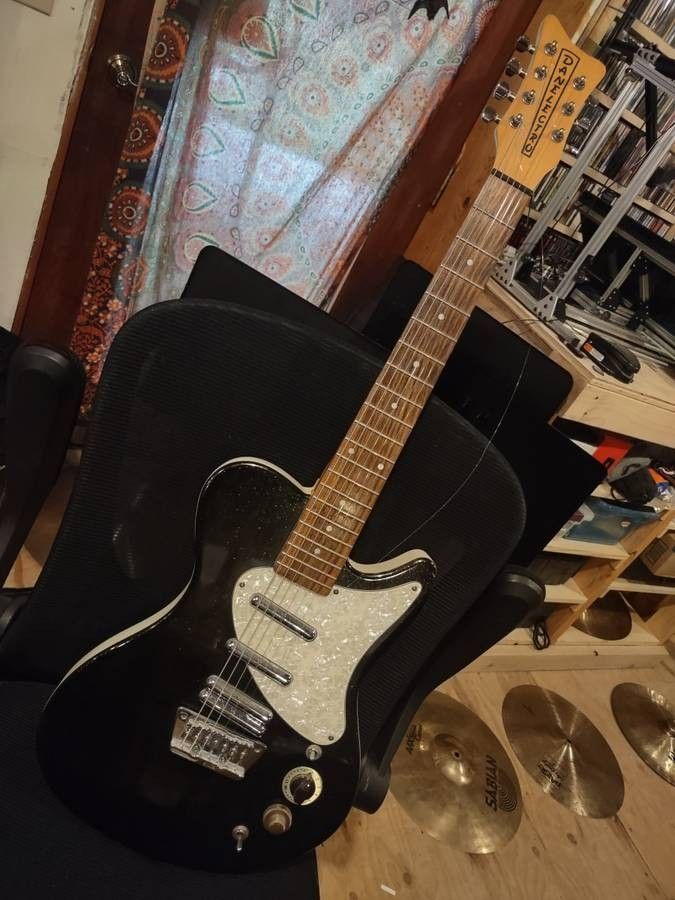 Danelectro Mod 7 7 string guitar Black Gold sparkle