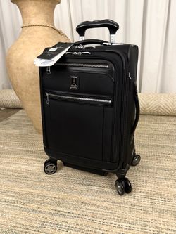Travelpro Platinum Elite 21" Carry-on Spinner