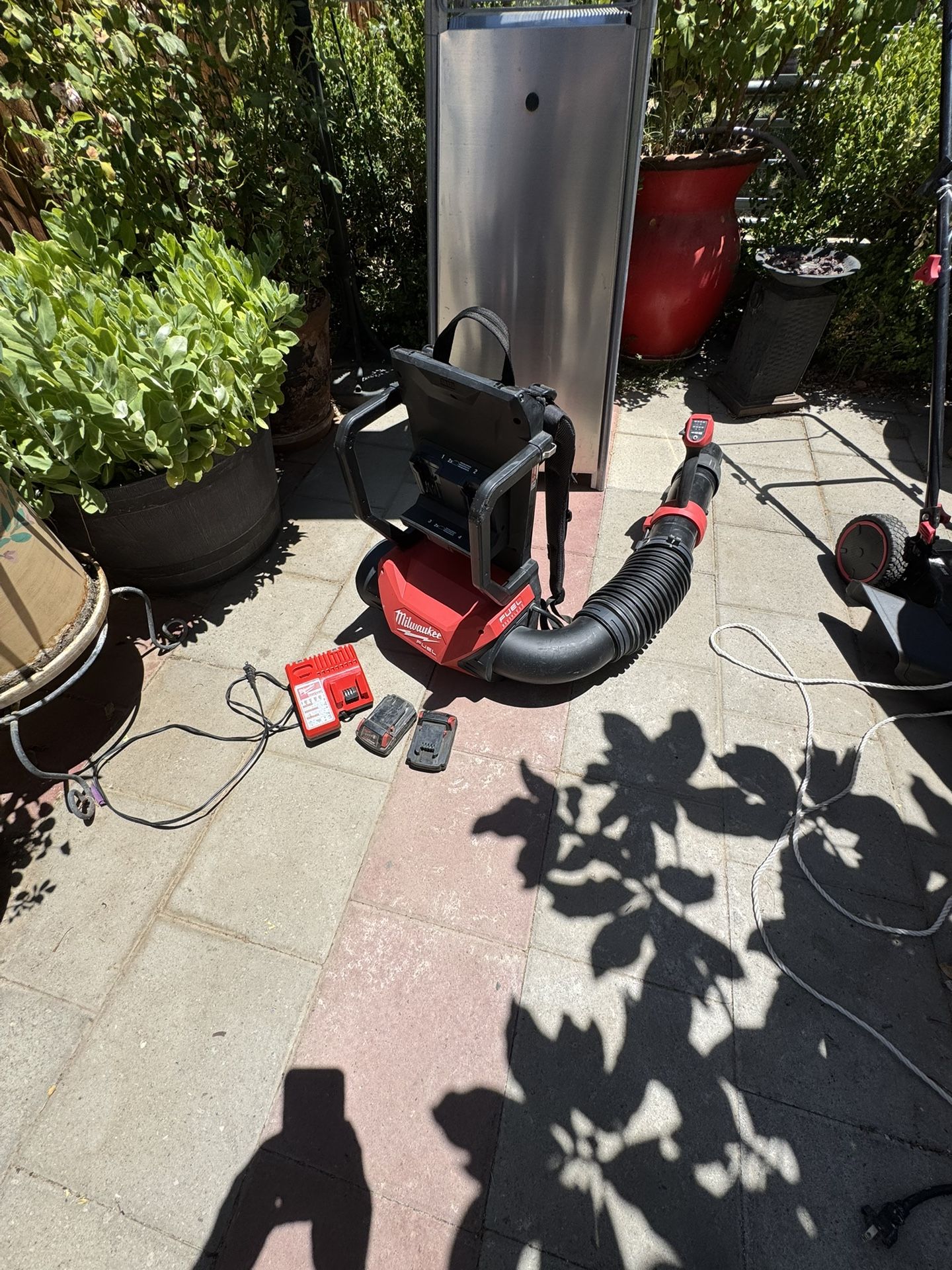 Milwaukee. Blower Back Pack. Fuel Brushless. 36 V Battery And Charger