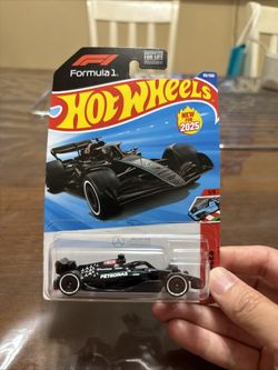Hot Wheels - New For  2025  Series Car - MERCEDES-AMG PETRONAS  FORMULA 1  CAR
