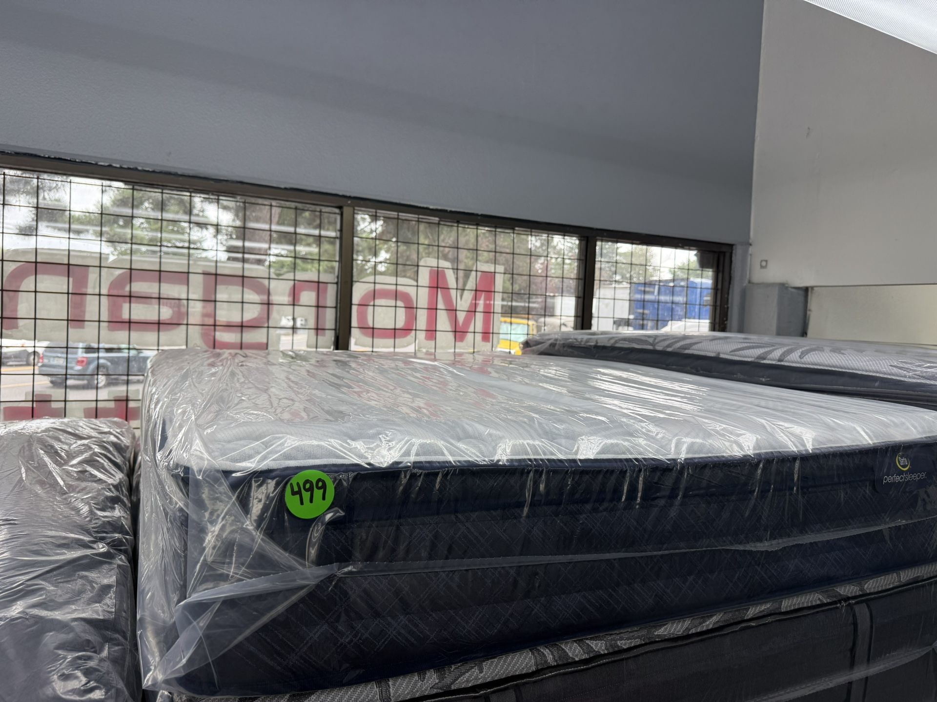 QUEEN SIZE SERTA PERFECT SLEEPER EUROTOP MATTRESS & BOX SPRING BED SET