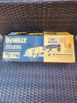 CIERRA CIRCULAR 4 1 /2 DEWALT  NUEVA
