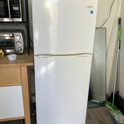 Danby Apartment Size Refrigerator 