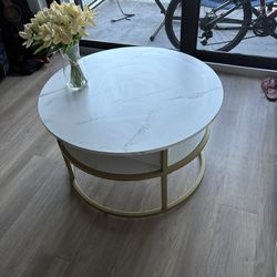 Coffee Table that comes up