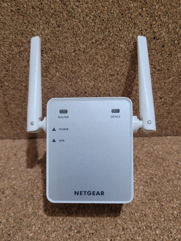 NETGEAR EX2700 N300 300 Mbps WiFi Range Extender.