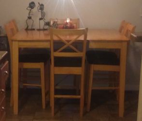 Iconic Kitchen table w/6 chairs