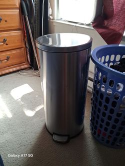 Trash can