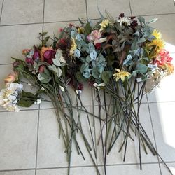 AROUND $700 VALUE ARTIFICIAL FLOWERS/ PLANTS