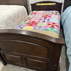 SUPER BEQUTIFUL TWIN SIZE BED SOLID WOOD With Matress Included