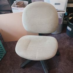 Office Chusion Chair On Roller Ajustable Light Grey