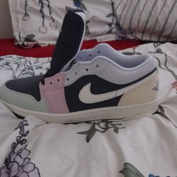 JORDANS BRAND NEW SIZE 10 IN MEN