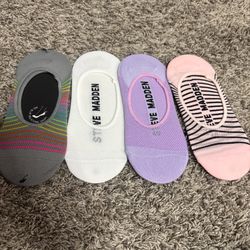 4 Pairs Of Steve Madden No Show Socks