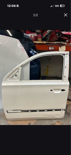 2015 2017 2019 Cadillac Escalade Front door LH