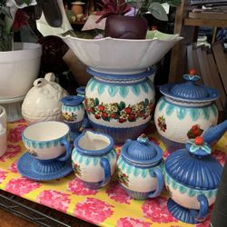 Antique Home & Kitchen Goods and More! Visit La Yardita Thrift Store for quality, discounted treasures