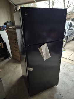 Blk Refrigerator New