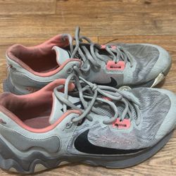 Giannis Shoes Size 9