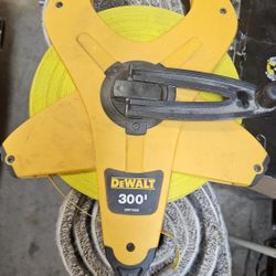 Dewalt 300 Foot Measuring Tape 